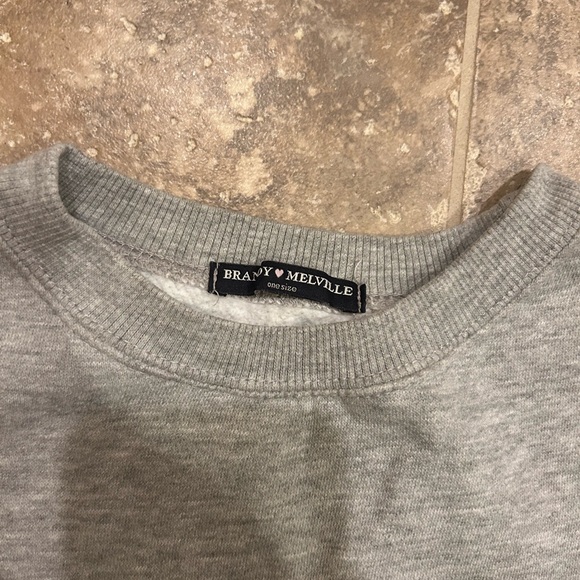 Brandy Melville Cropped Sweatshirt - Picture 2 of 2